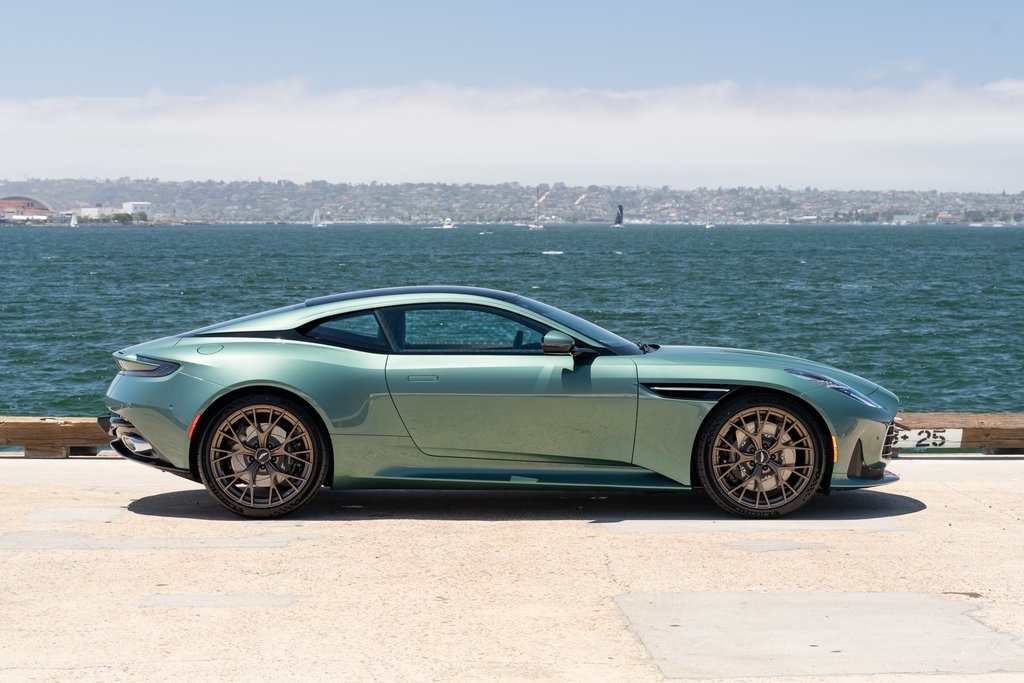 Aston Martin 2025 DB12 