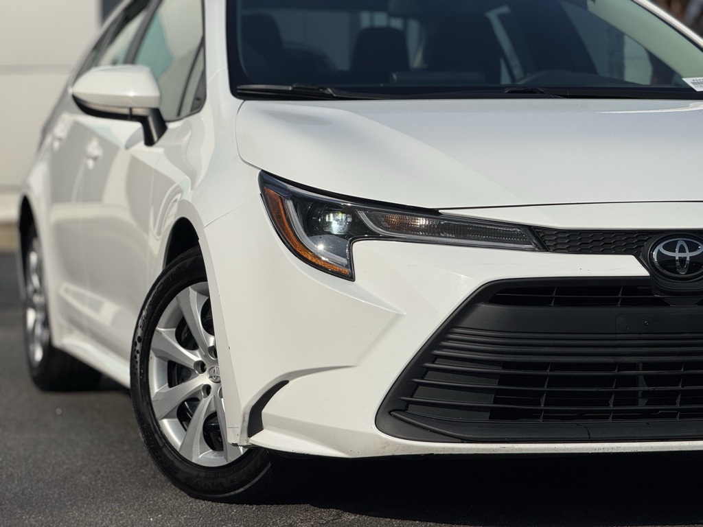 2023 Toyota Corolla LE photo 2