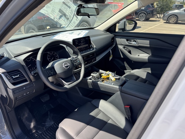 2026 Nissan Rogue SV photo 2