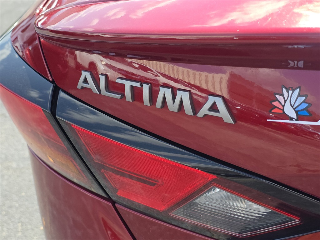 2023 Nissan Altima 2.0 SR - 8