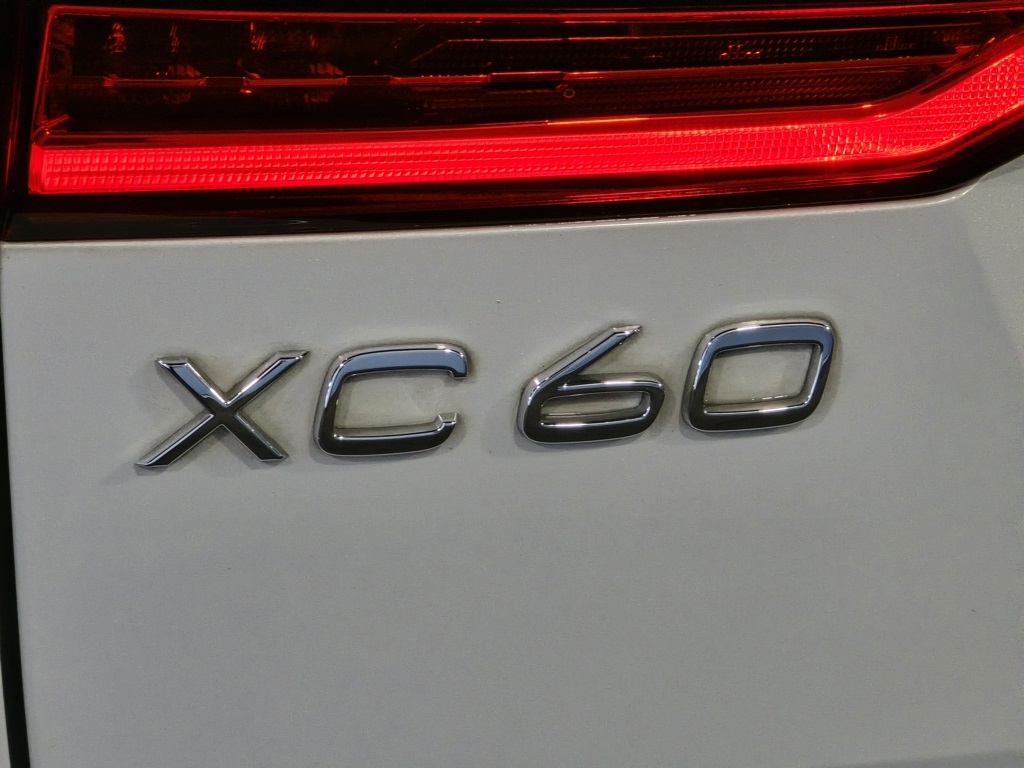 Thumbnail: 2022 Volvo XC60 - 11