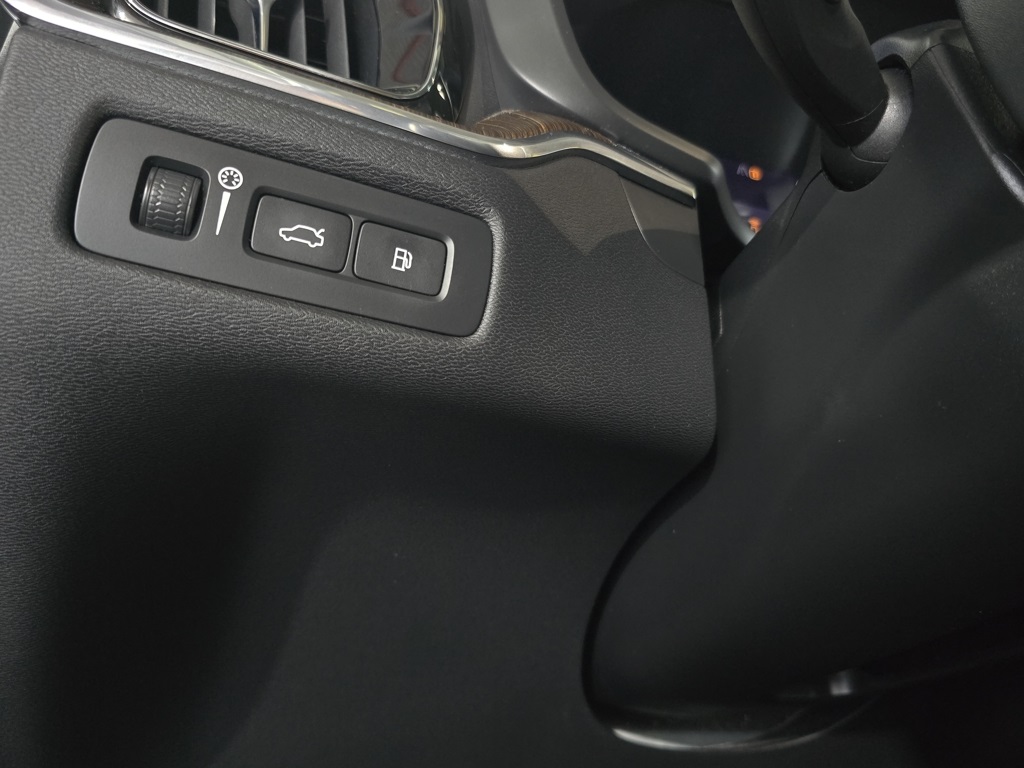 Thumbnail: 2022 Volvo XC60 - 14