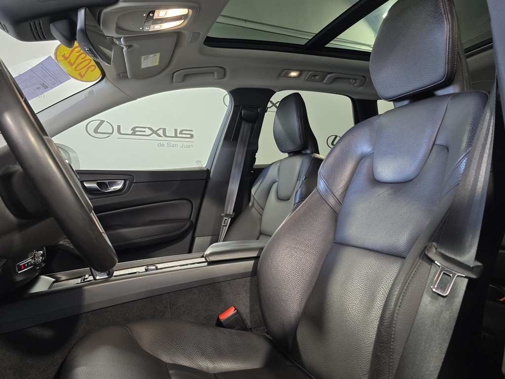 Thumbnail: 2022 Volvo XC60 - 15