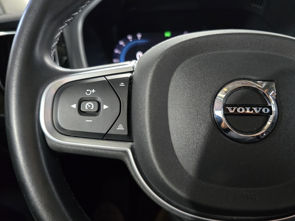 Thumbnail: 2022 Volvo XC60 - 16