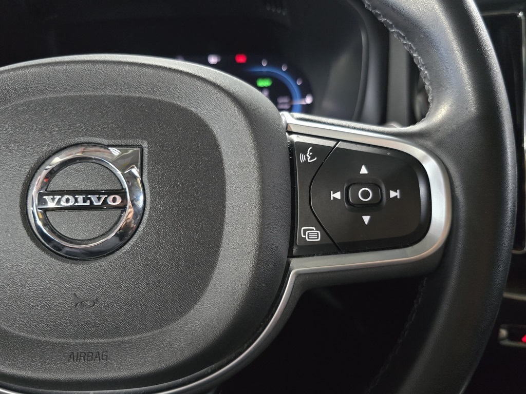 Thumbnail: 2022 Volvo XC60 - 17