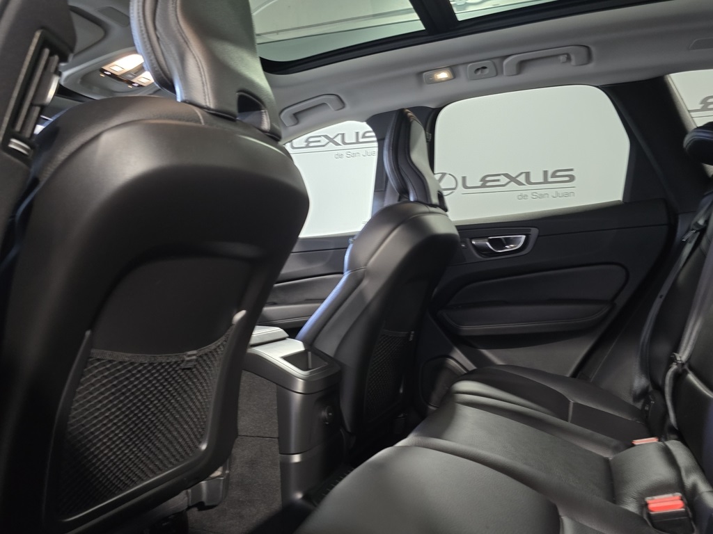Thumbnail: 2022 Volvo XC60 - 26