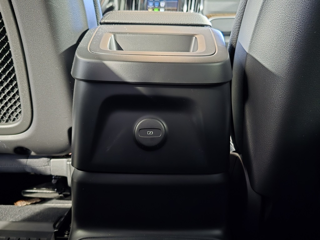 Thumbnail: 2022 Volvo XC60 - 28