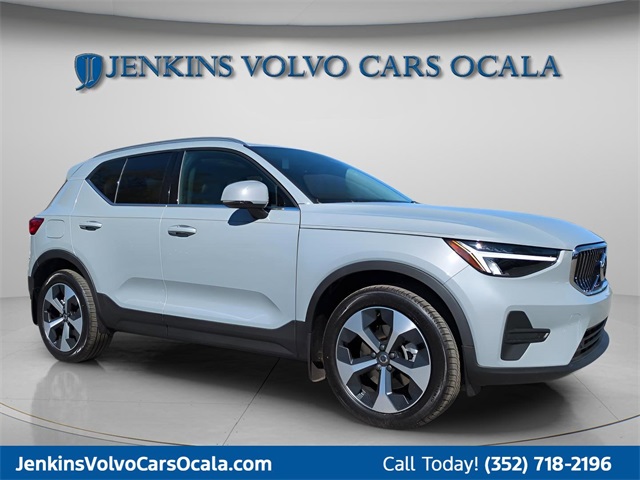 2025 Volvo XC40 B5 Core Bright Theme AWD