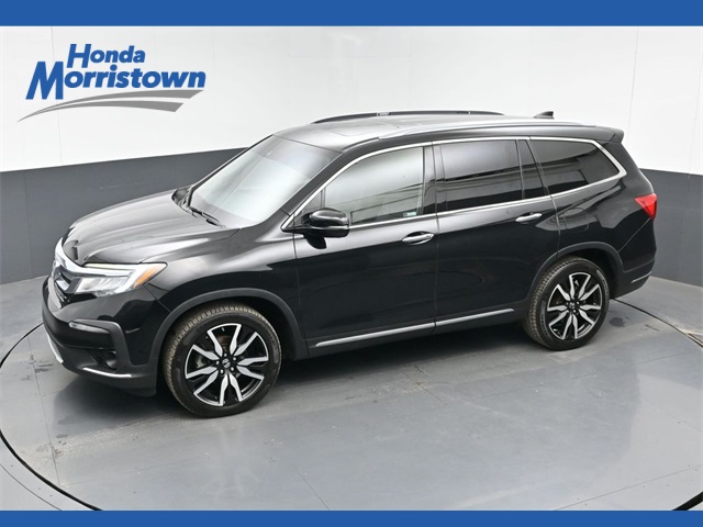 2021 Honda Pilot Touring FWD with Rear Captains Chairs