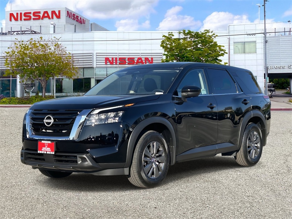 2025 Nissan Pathfinder S