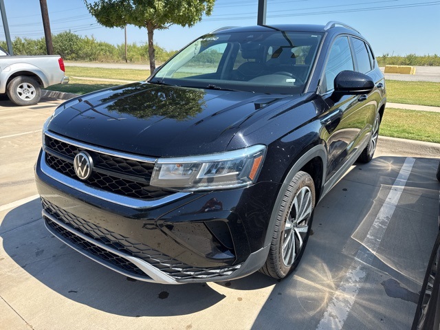 2023 Volkswagen Taos SE photo 2