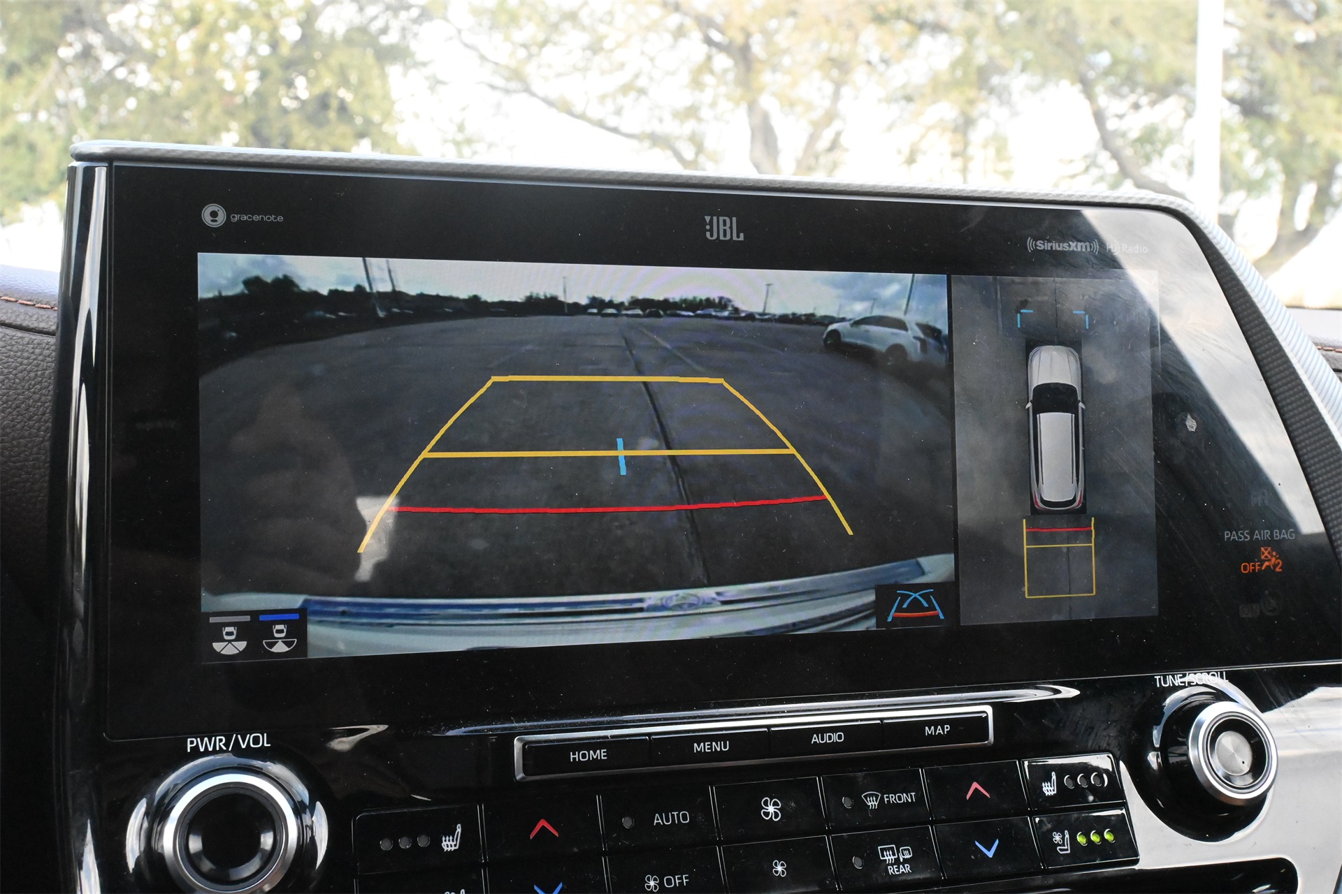 2021 Toyota Highlander Platinum White at Autostrade