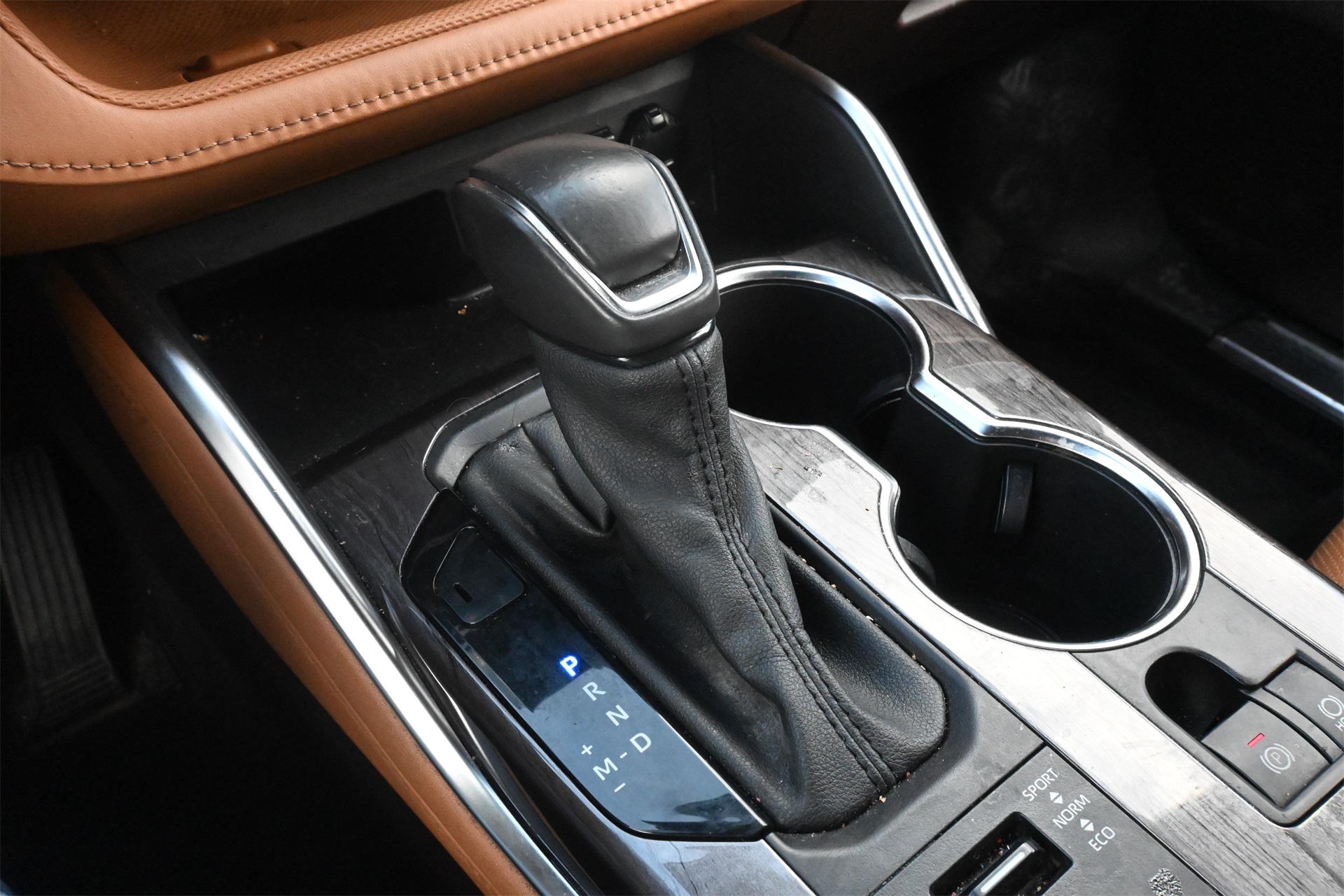 2021 Toyota Highlander Platinum White at Autostrade