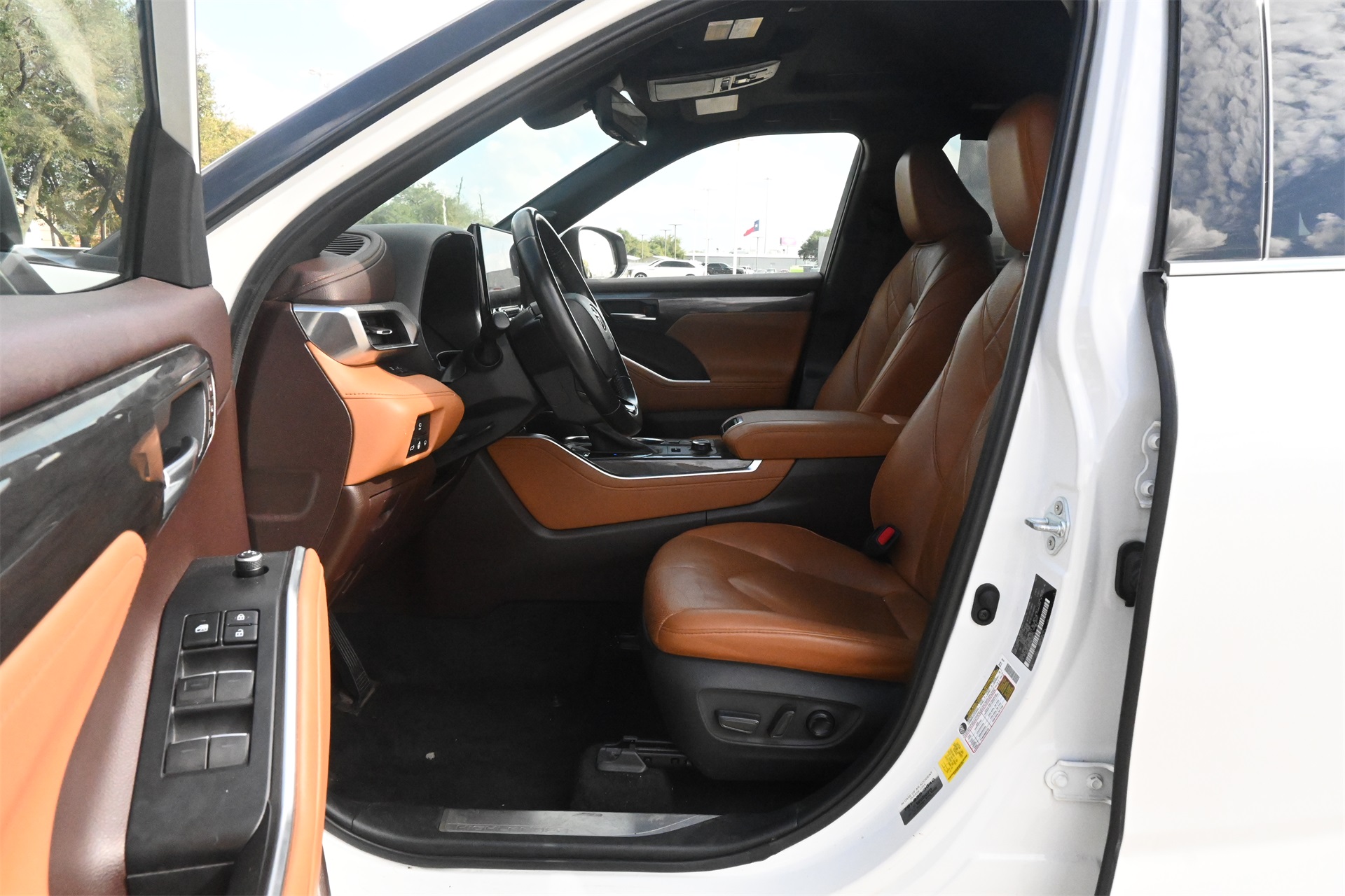 2021 Toyota Highlander Platinum White at Autostrade