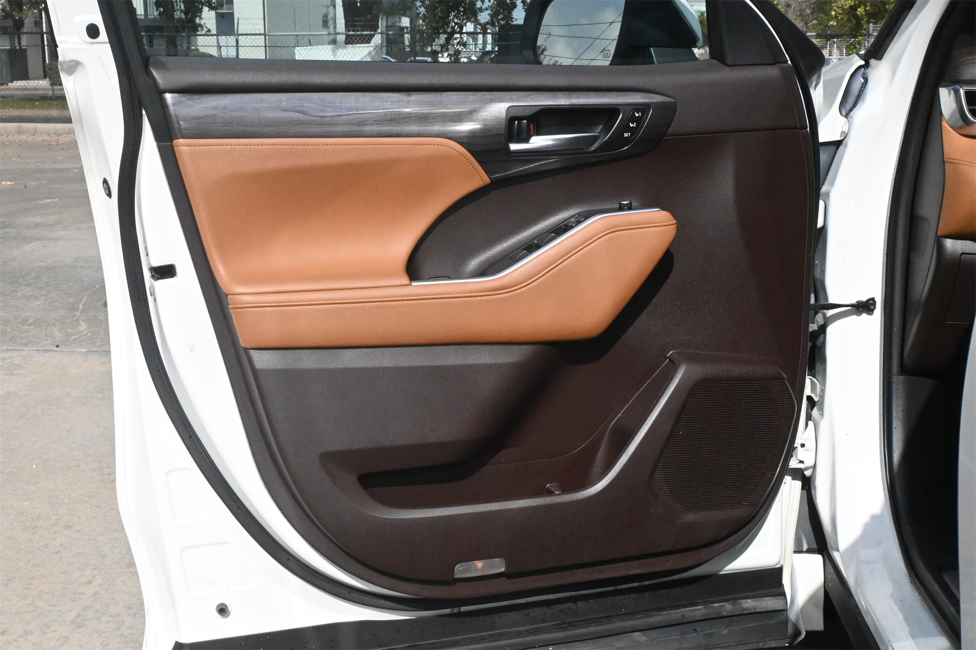 2021 Toyota Highlander Platinum White at Autostrade