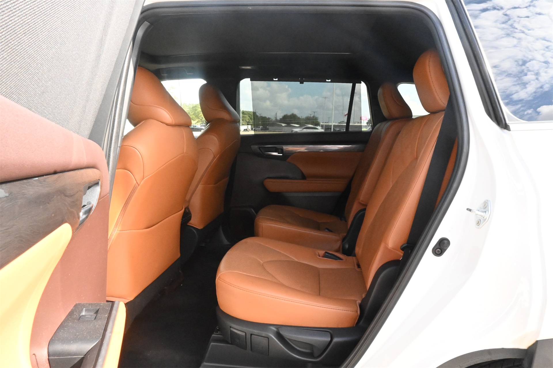 2021 Toyota Highlander Platinum White at Autostrade