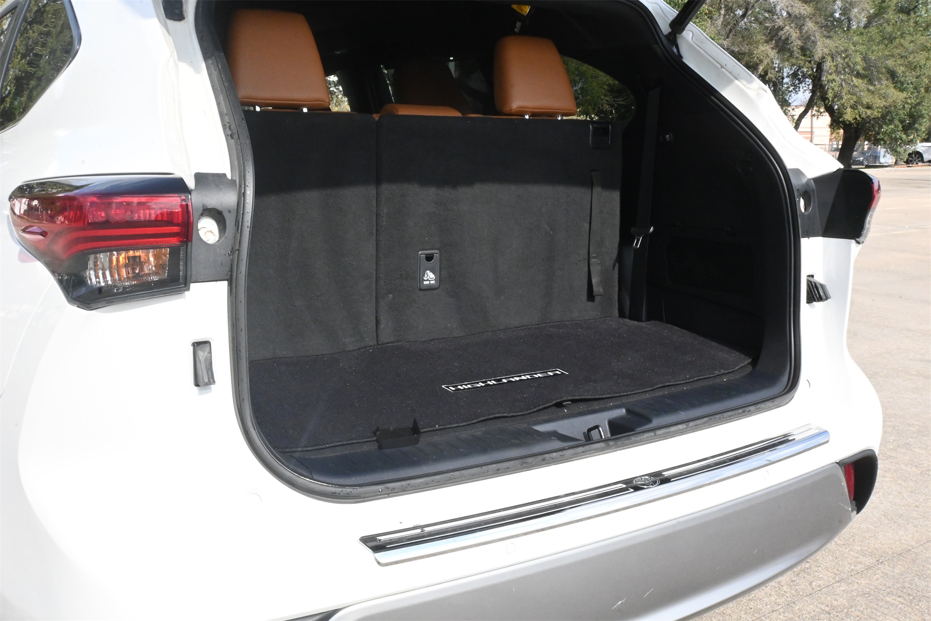 2021 Toyota Highlander Platinum White at Autostrade