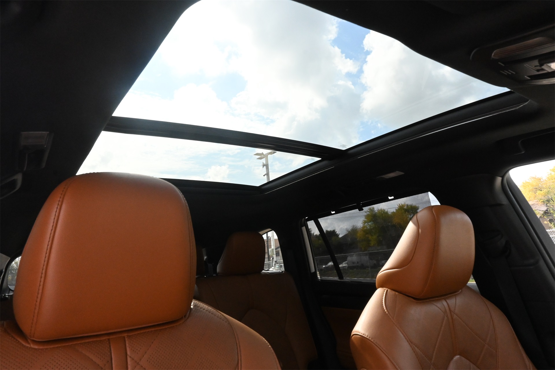 2021 Toyota Highlander Platinum White at Autostrade