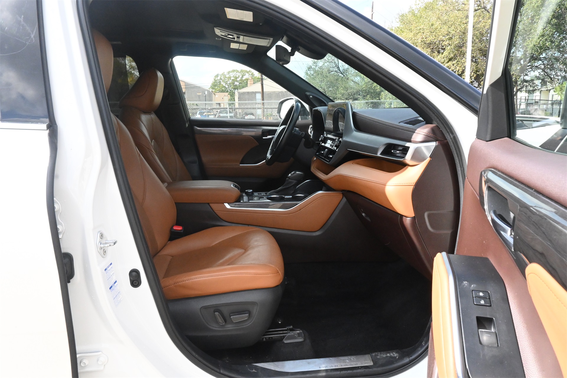 2021 Toyota Highlander Platinum White at Autostrade