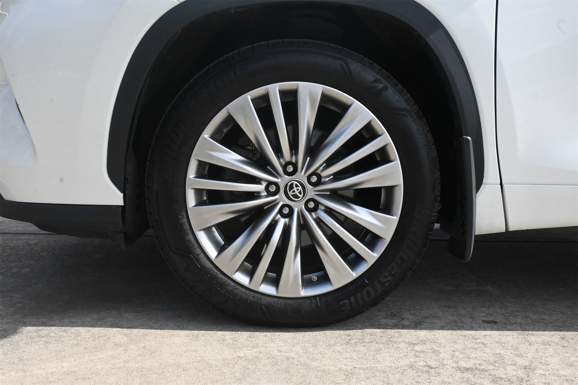 2021 Toyota Highlander Platinum White at Autostrade