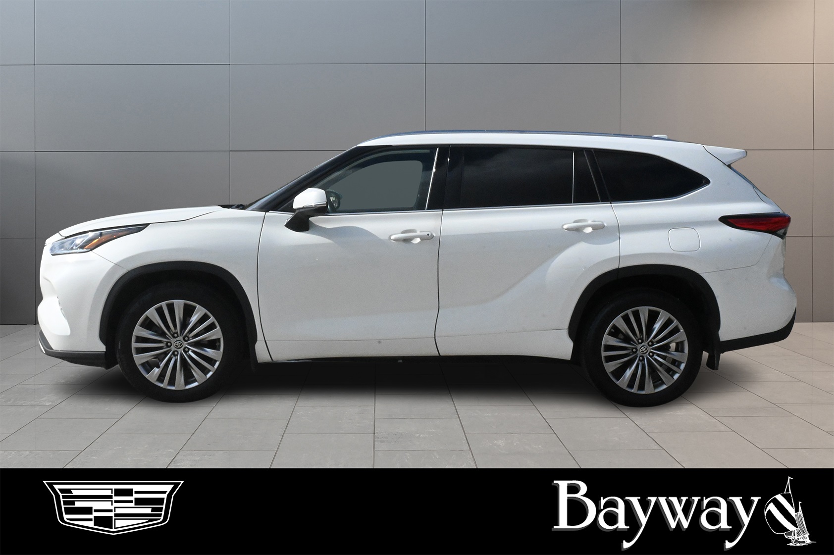2021 Toyota Highlander Platinum White at Autostrade