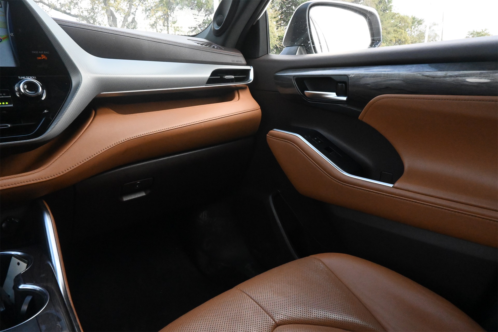 2021 Toyota Highlander Platinum White at Autostrade