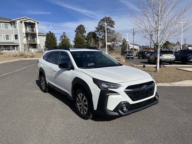 2025 Subaru Outback Premium's photo