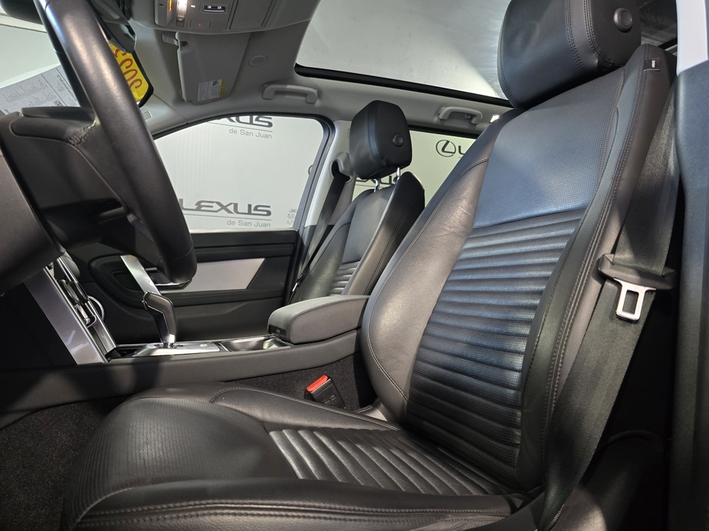 Thumbnail: 2023 Land Rover Discovery Sport - 15