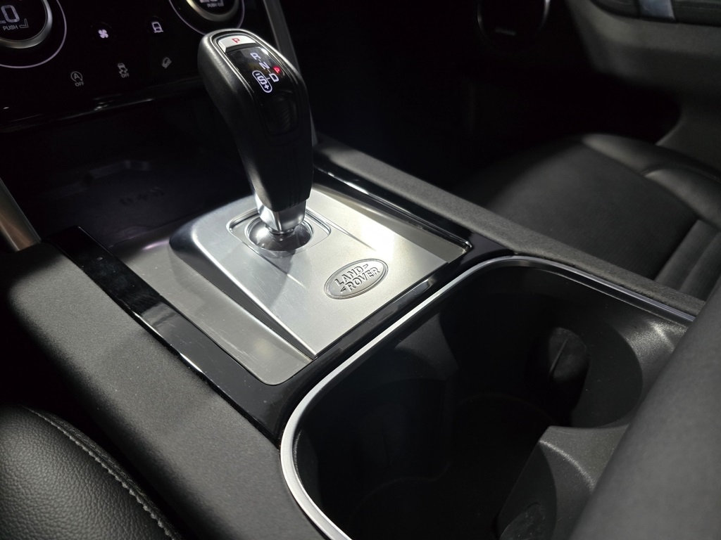 Thumbnail: 2023 Land Rover Discovery Sport - 25