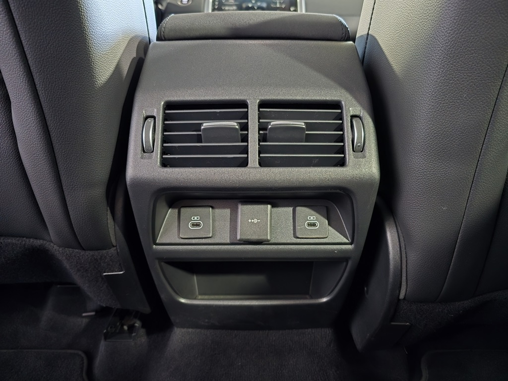 Thumbnail: 2023 Land Rover Discovery Sport - 28