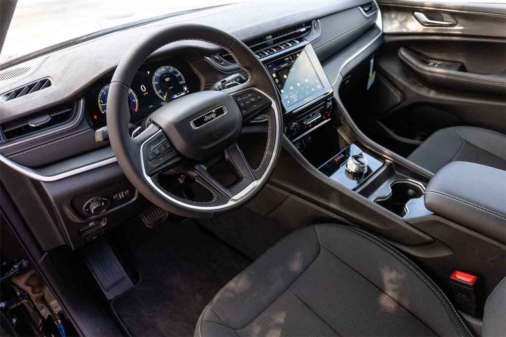 New Car 2025 Jeep Grand Cherokee L  Laredo For Sale Under $40,000 In San Marcos, Texas