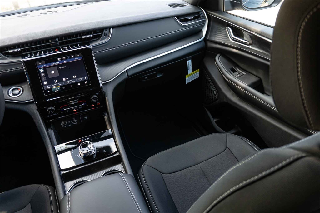 New Car 2025 Jeep Grand Cherokee L  Laredo For Sale Under $40,000 In San Marcos, Texas