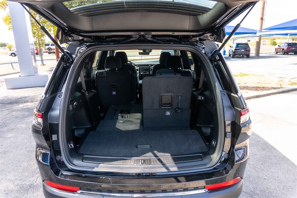 New Car 2025 Jeep Grand Cherokee L  Laredo For Sale Under $40,000 In San Marcos, Texas