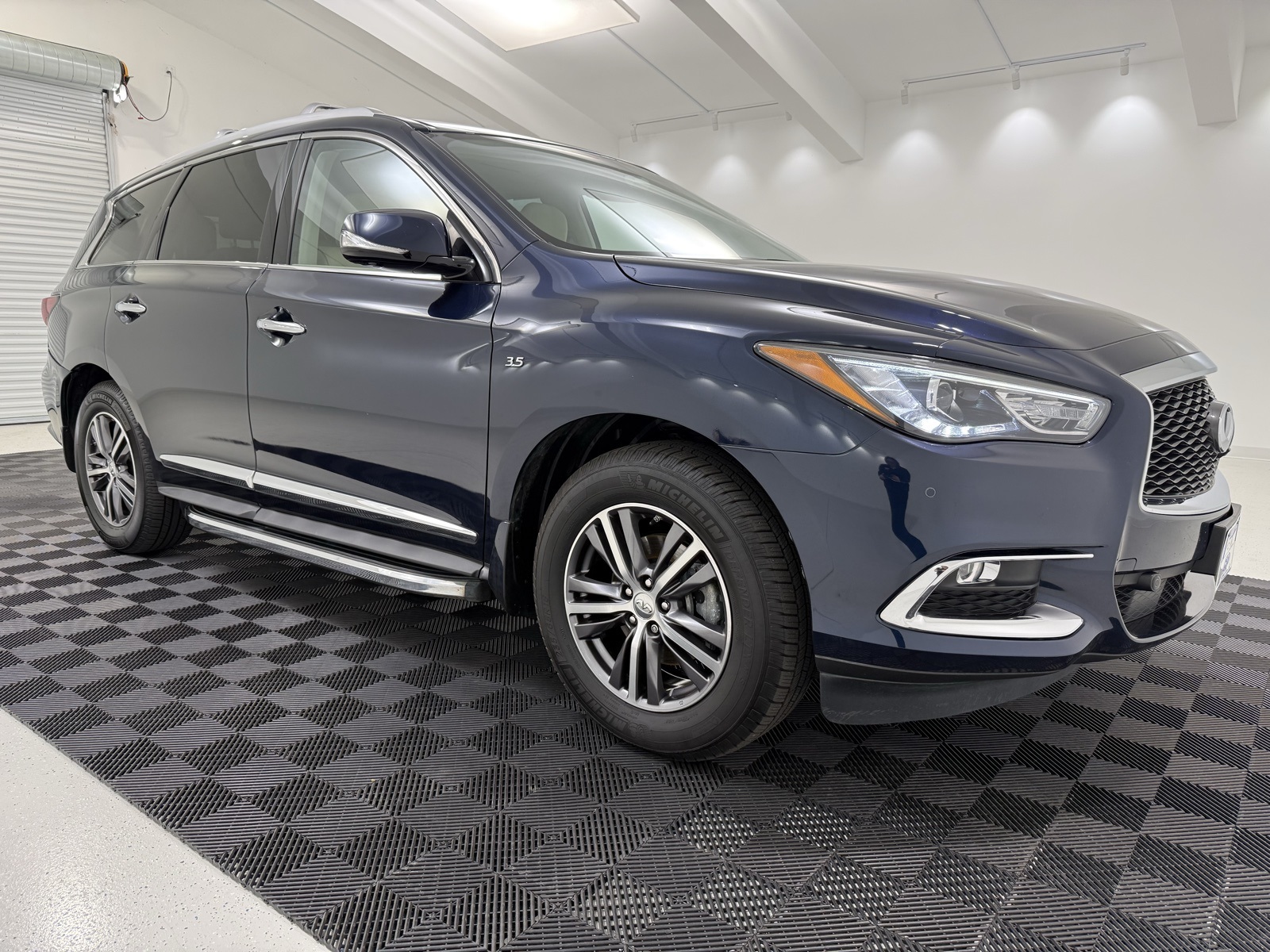 2017 INFINITI QX60 FWD