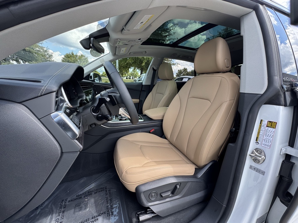 2025 Audi Q8 55 Premium Plus photo 3