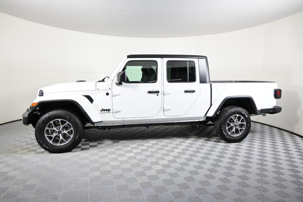 2025 Jeep Gladiator Sport S photo 2