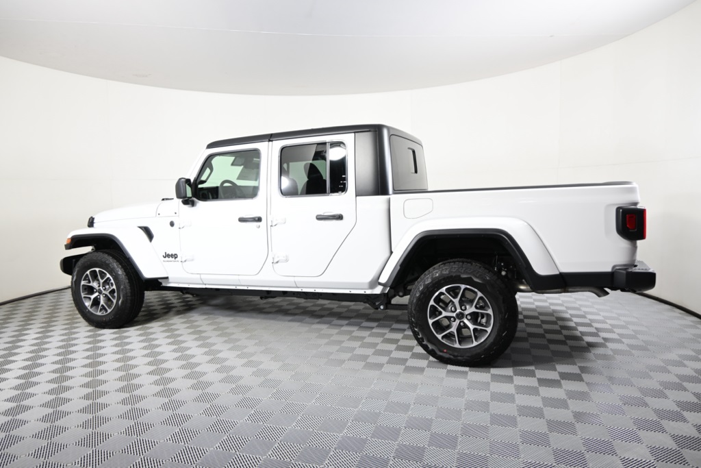 2025 Jeep Gladiator Sport S photo 3