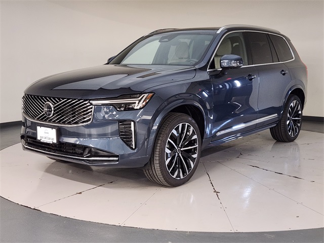 2025 Volvo XC90 B5 Plus