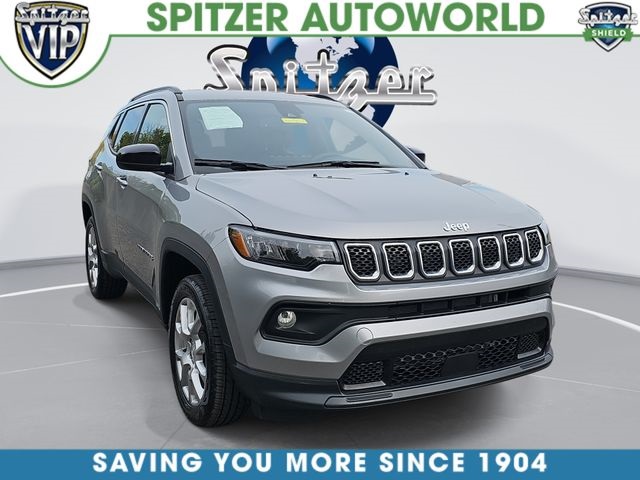 Billet Silver Metallic Clearcoat 2023 Jeep Compass Latitude Lux 4WD SUV / Crossover Four-Wheel Drive 8-Speed Automatic