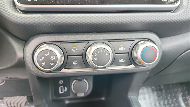 2025 Nissan Kicks Play