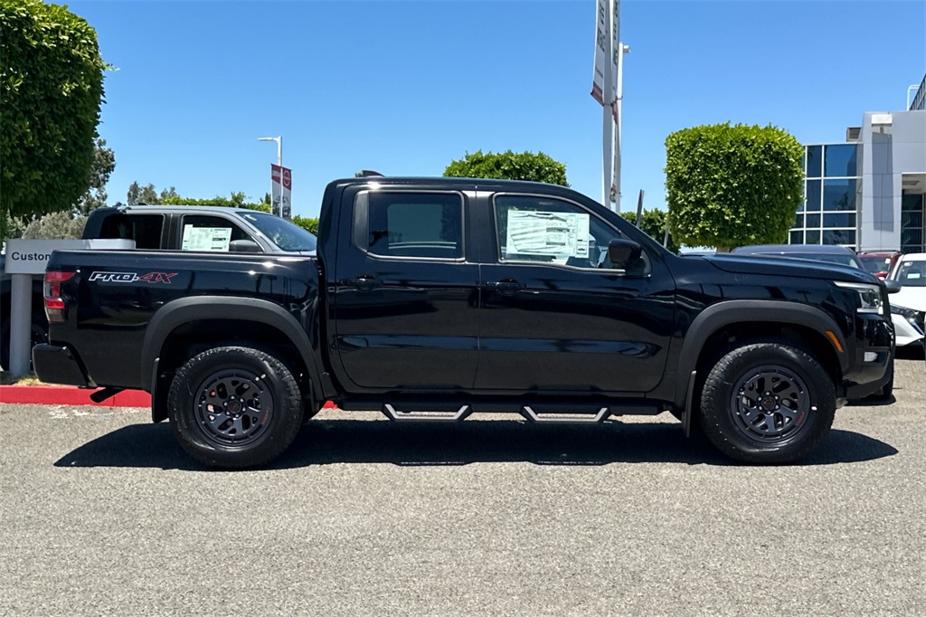 2025 Nissan Frontier PRO-4X photo 3