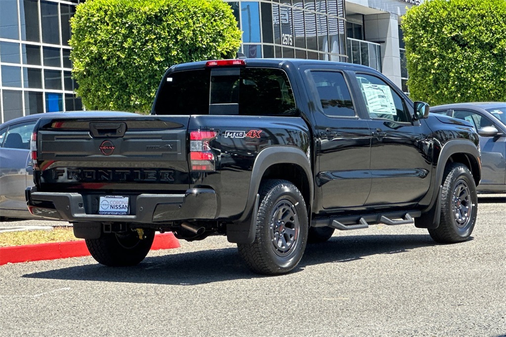 2025 Nissan Frontier PRO-4X photo 4