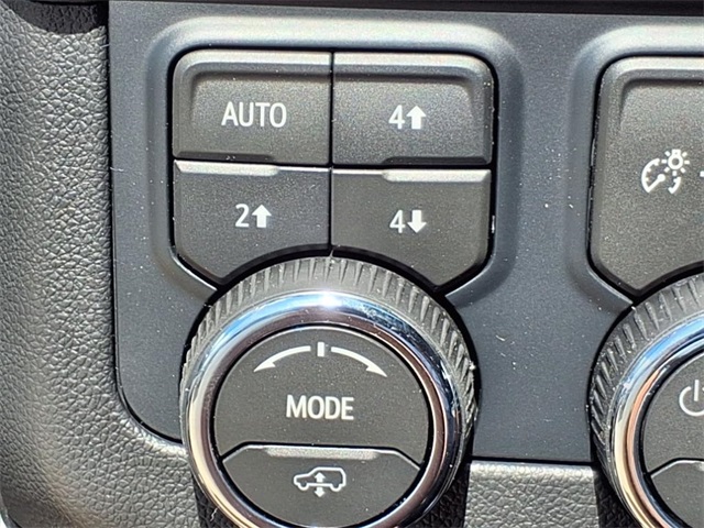 2025 Chevrolet Tahoe High Country photo 4