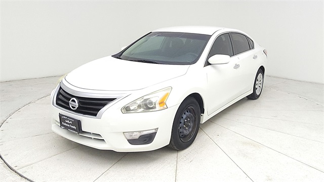 2014 Nissan Altima 2.5 S White at Emmons Autoplex