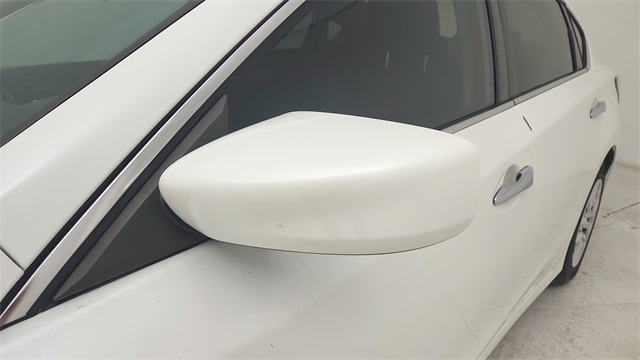 2014 Nissan Altima 2.5 S White at Emmons Autoplex
