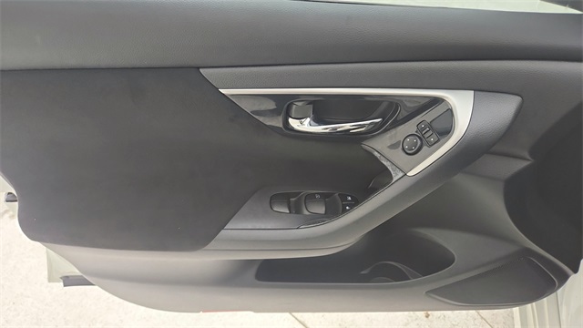 2014 Nissan Altima 2.5 S White at Emmons Autoplex