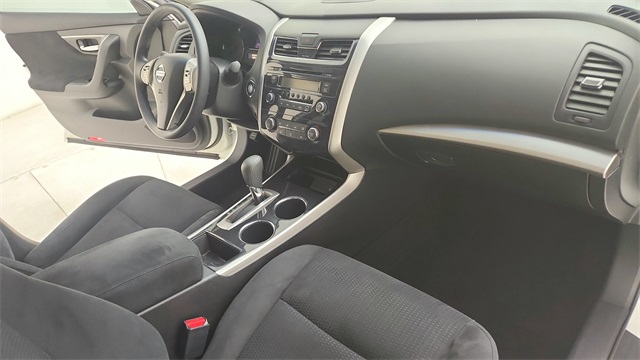 2014 Nissan Altima 2.5 S White at Emmons Autoplex