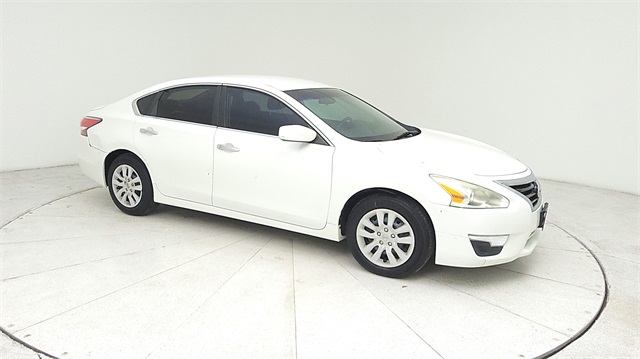 2014 Nissan Altima 2.5 S White at Emmons Autoplex