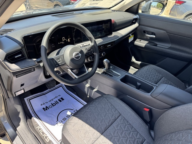 2025 Nissan Kicks SV photo 2
