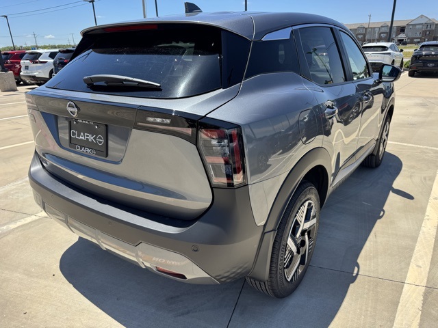 2025 Nissan Kicks SV photo 6